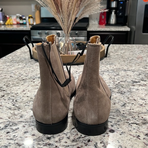 NWT Men’s Winter Boots Suede Chelsea Boots Size 12 - Picture 3 of 5